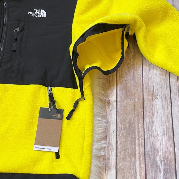 The North Face Women’s ‘95 Retro Denali Fleece Jacket In Lemon - Picture 3 of 7